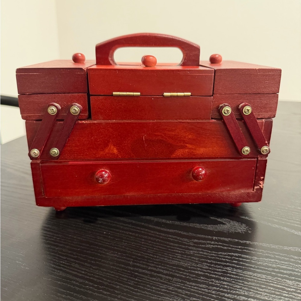 Vintage Singer small sewing box / Cantilever style/ multiple compartments